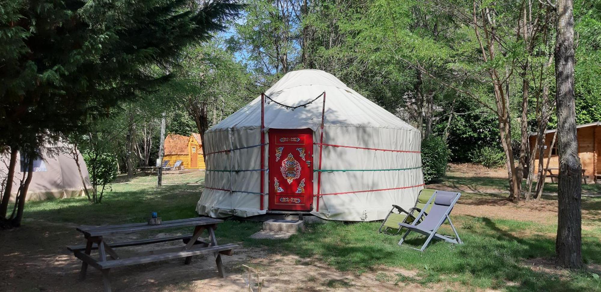 Camping Ushuaia Villages Le Viaduc Arlebosc Exterior foto