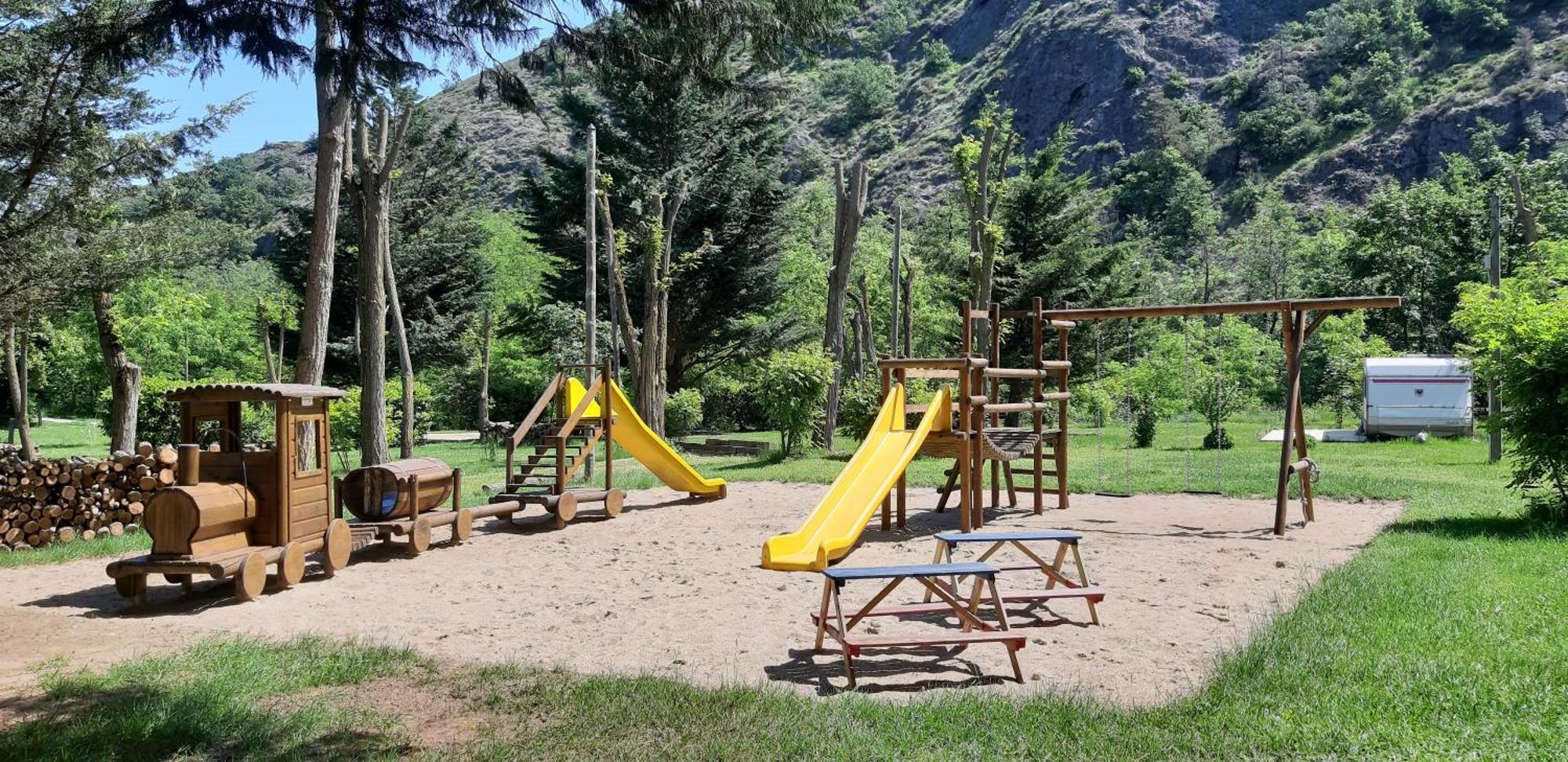 Camping Ushuaia Villages Le Viaduc Arlebosc Exterior foto